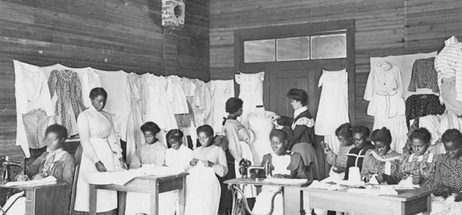 With plans for a newer laundry facility underway, vacated spaces were remolded to accommodate additional guests visiting Tuskegee annually. The southeast corner of the second floor would later become the Peabody Room for trustees’ meetings.